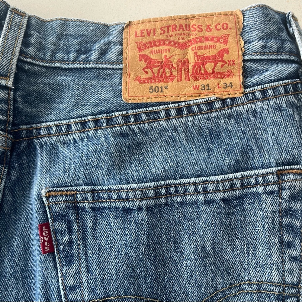 Levi’s 501 Original Fit Jeans W31 L34 Medium Wash Straight Leg Button Fly - Picture 4 of 7